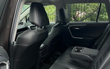 Toyota RAV4, 2020 год, 3 800 000 рублей, 9 фотография