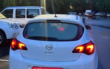 Opel Astra J, 2011 год, 700 000 рублей, 2 фотография