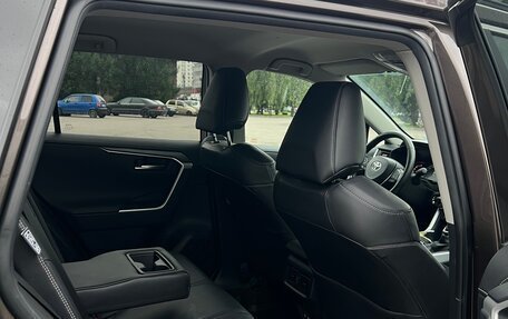 Toyota RAV4, 2020 год, 3 800 000 рублей, 10 фотография