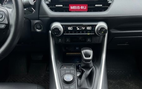 Toyota RAV4, 2020 год, 3 800 000 рублей, 13 фотография