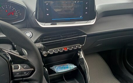 Peugeot 2008 II, 2022 год, 1 800 000 рублей, 3 фотография