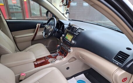 Toyota Highlander III, 2012 год, 1 750 000 рублей, 12 фотография