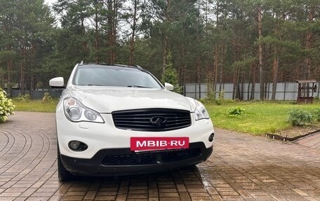 Infiniti QX50 I рестайлинг, 2014 год, 1 900 000 рублей, 3 фотография