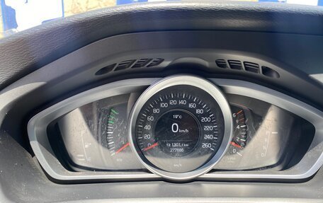 Volvo V40 Cross Country I, 2013 год, 870 000 рублей, 10 фотография