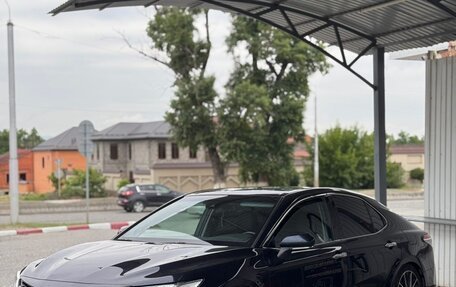 Toyota Camry, 2019 год, 1 700 000 рублей, 4 фотография