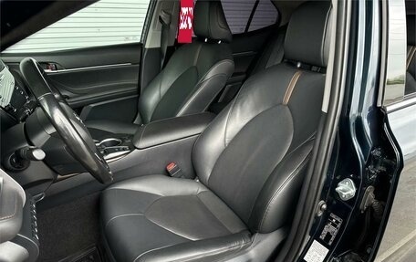 Toyota Camry, 2018 год, 2 795 000 рублей, 10 фотография