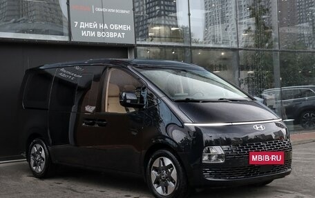 Hyundai Staria, 2021 год, 5 000 000 рублей, 3 фотография