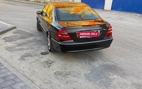 Mercedes-Benz E-Класс, 2005 год, 980 000 рублей, 3 фотография