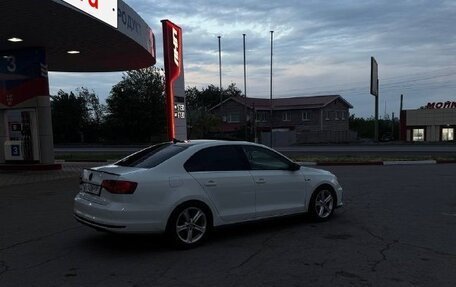 Volkswagen Jetta VI, 2017 год, 1 800 000 рублей, 2 фотография