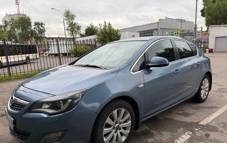 Opel Astra J, 2010 год, 650 000 рублей, 1 фотография