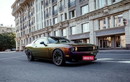 Dodge Challenger III рестайлинг 2, 2020 год, 7 000 000 рублей, 2 фотография