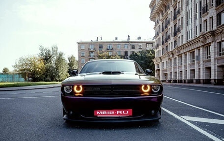 Dodge Challenger III рестайлинг 2, 2020 год, 7 000 000 рублей, 3 фотография
