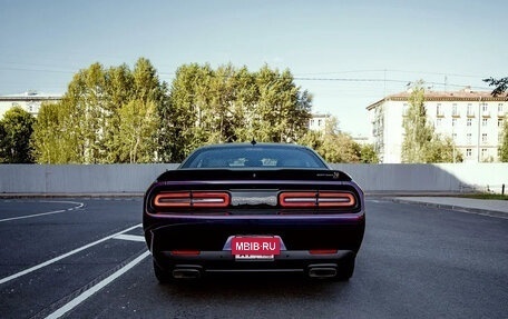 Dodge Challenger III рестайлинг 2, 2020 год, 7 000 000 рублей, 8 фотография