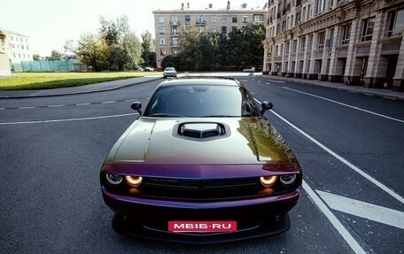 Dodge Challenger III рестайлинг 2, 2020 год, 7 000 000 рублей, 9 фотография