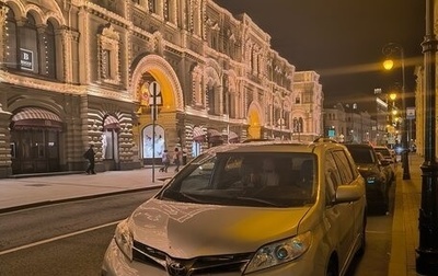 Toyota Sienna III, 2019 год, 2 700 000 рублей, 1 фотография