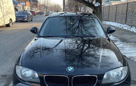 BMW 1 серия, 2010 год, 700 000 рублей, 1 фотография