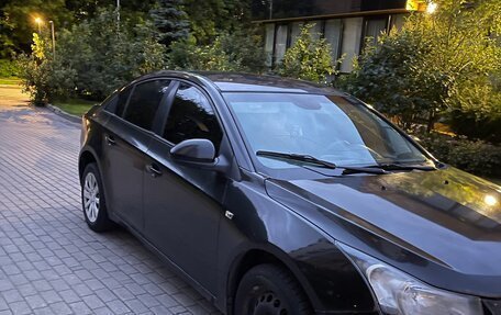 Chevrolet Cruze II, 2010 год, 385 000 рублей, 2 фотография