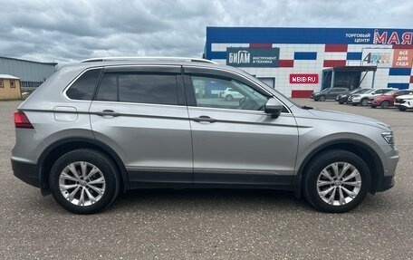 Volkswagen Tiguan II, 2017 год, 2 400 000 рублей, 4 фотография