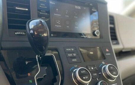 Toyota Sienna III, 2019 год, 2 700 000 рублей, 9 фотография
