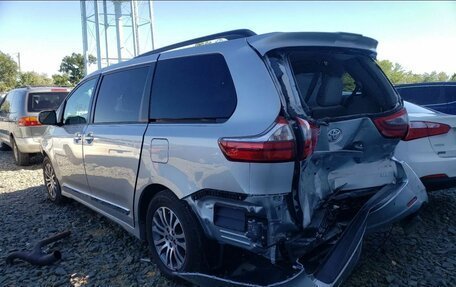 Toyota Sienna III, 2019 год, 2 700 000 рублей, 15 фотография