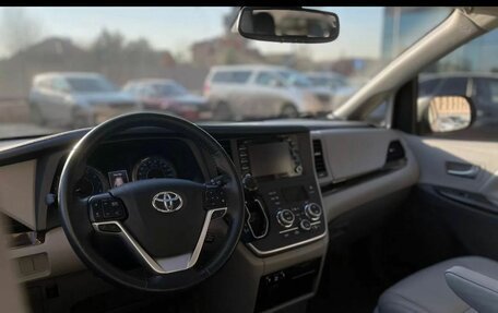 Toyota Sienna III, 2019 год, 2 700 000 рублей, 13 фотография