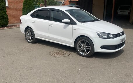Volkswagen Polo VI (EU Market), 2012 год, 700 000 рублей, 2 фотография
