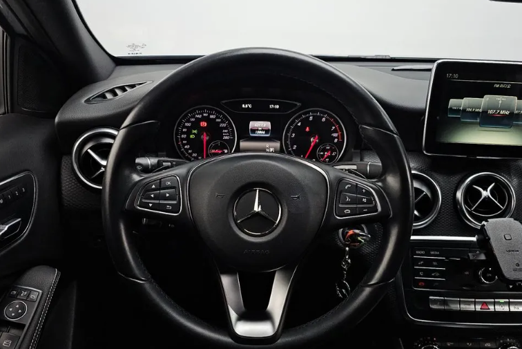 Mercedes-Benz A-Класс W176 рестайлинг, 2015 год, 2 320 000 рублей, 11 фотография