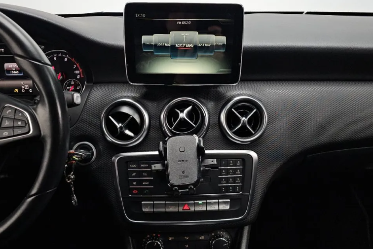 Mercedes-Benz A-Класс W176 рестайлинг, 2015 год, 2 320 000 рублей, 12 фотография