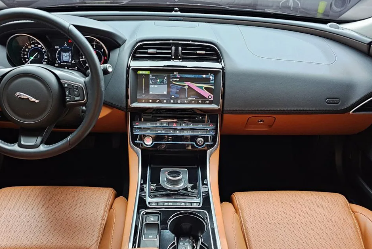 Jaguar XE I, 2016 год, 2 700 000 рублей, 5 фотография