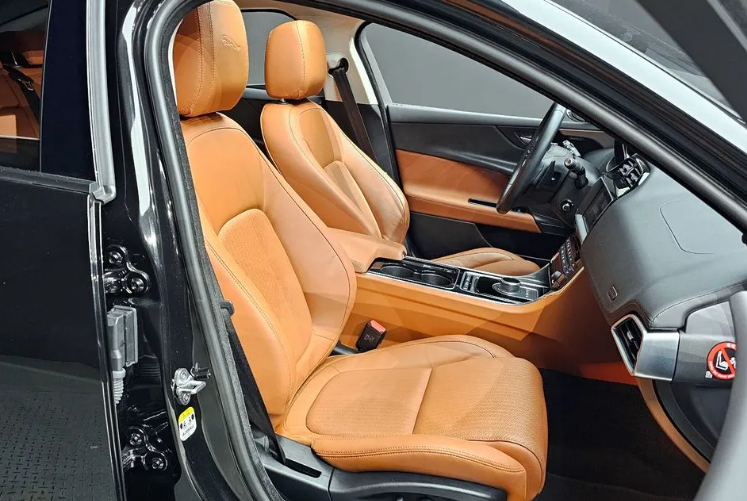 Jaguar XE I, 2016 год, 2 700 000 рублей, 9 фотография