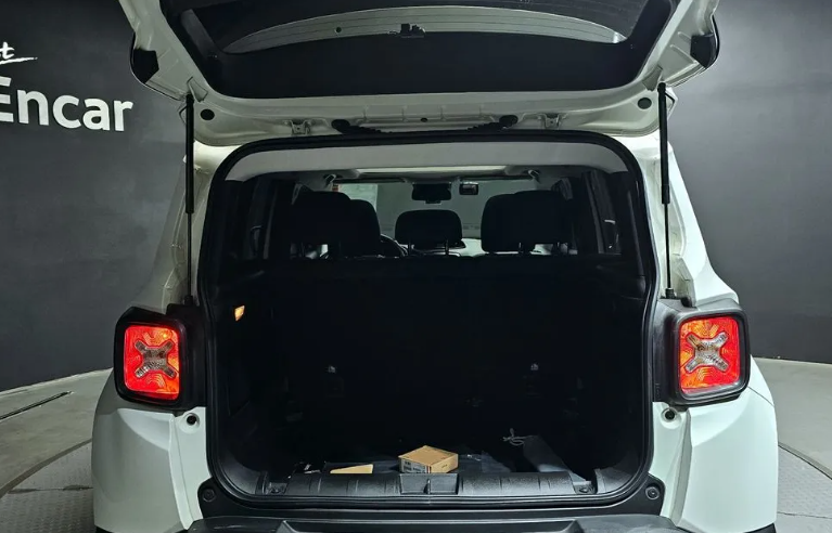 Jeep Renegade I рестайлинг, 2019 год, 2 570 000 рублей, 17 фотография