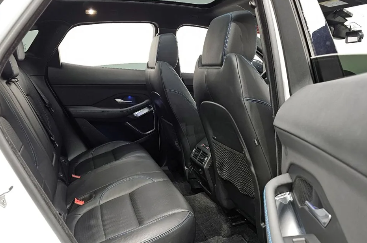 Jaguar E-Pace, 2018 год, 3 280 000 рублей, 9 фотография