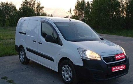 Peugeot Partner II рестайлинг 2, 2016 год, 1 250 000 рублей, 1 фотография