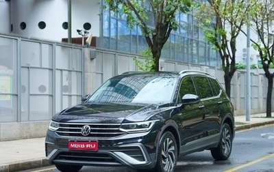 Volkswagen Tiguan II, 2022 год, 2 300 000 рублей, 1 фотография