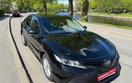 Toyota Camry, 2020 год, 2 190 000 рублей, 2 фотография