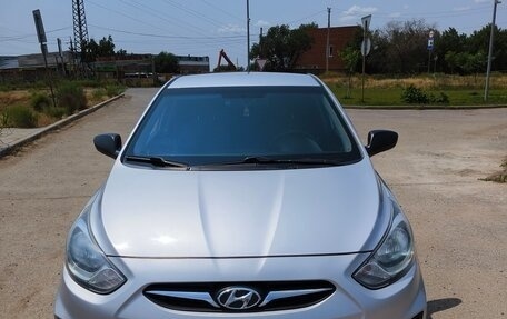 Hyundai Solaris II рестайлинг, 2012 год, 880 000 рублей, 4 фотография