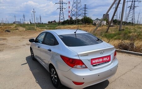 Hyundai Solaris II рестайлинг, 2012 год, 880 000 рублей, 5 фотография