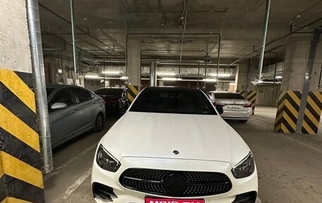 Mercedes-Benz E-Класс, 2021 год, 4 900 000 рублей, 1 фотография