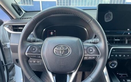 Toyota Venza, 2022 год, 3 200 000 рублей, 13 фотография