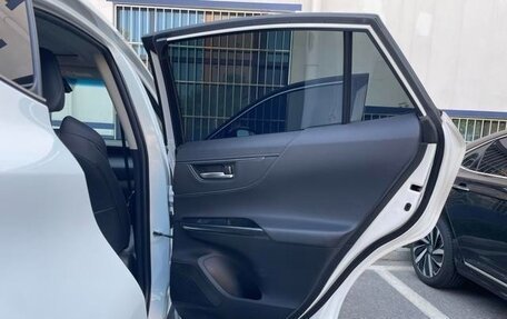Toyota Venza, 2022 год, 3 200 000 рублей, 21 фотография