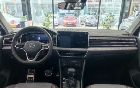 Volkswagen Tiguan II, 2022 год, 2 656 400 рублей, 8 фотография