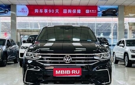 Volkswagen Tiguan II, 2022 год, 2 656 400 рублей, 2 фотография