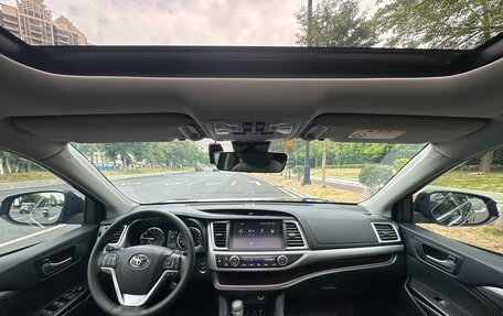 Toyota Highlander III, 2021 год, 2 735 000 рублей, 9 фотография