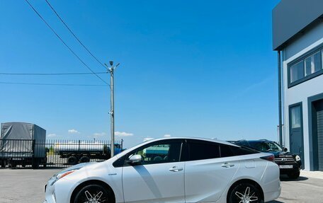 Toyota Prius IV XW50, 2018 год, 1 599 000 рублей, 3 фотография