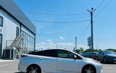 Toyota Prius IV XW50, 2018 год, 1 599 000 рублей, 7 фотография