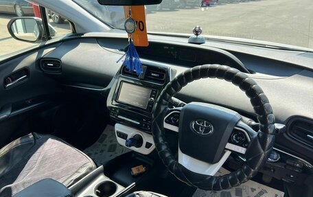Toyota Prius IV XW50, 2018 год, 1 599 000 рублей, 11 фотография