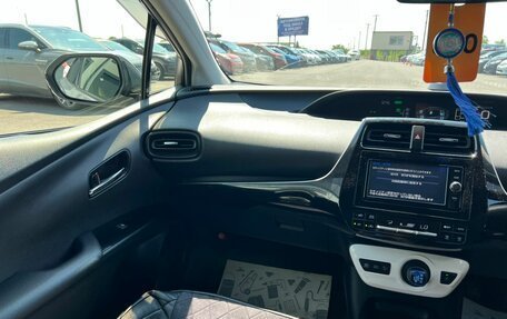 Toyota Prius IV XW50, 2018 год, 1 599 000 рублей, 14 фотография