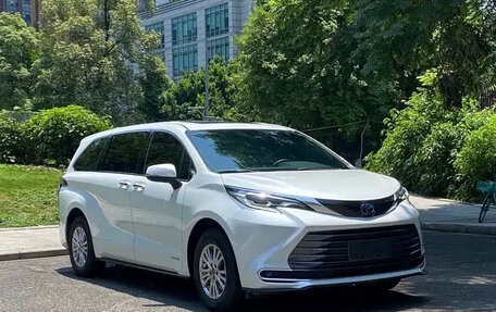 Toyota Sienna, 2022 год, 3 759 810 рублей, 3 фотография