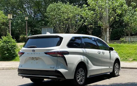 Toyota Sienna, 2022 год, 3 759 810 рублей, 4 фотография