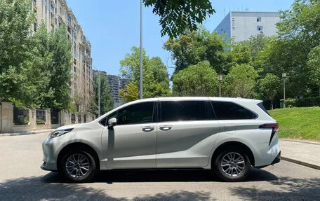 Toyota Sienna, 2022 год, 3 759 810 рублей, 9 фотография